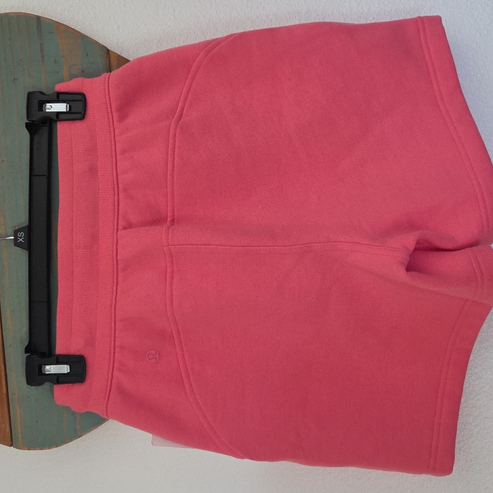 Lululemon Scuba High-Rise Short 5" - Picture 6 of 11